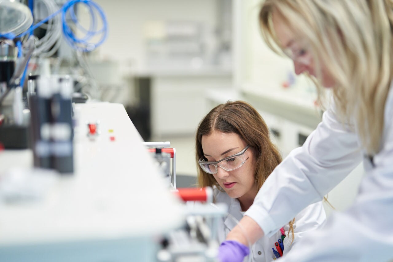 Female scientists in the lab